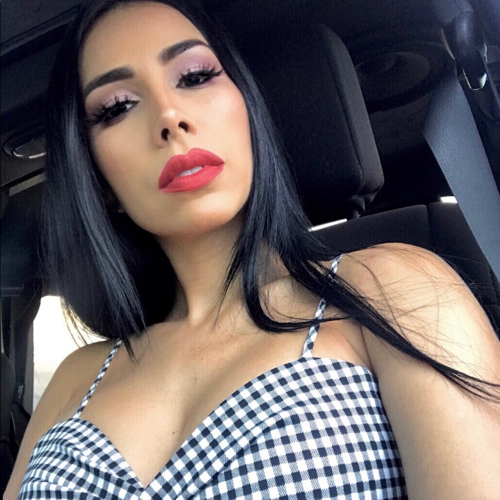 Meet your Posher, Monica